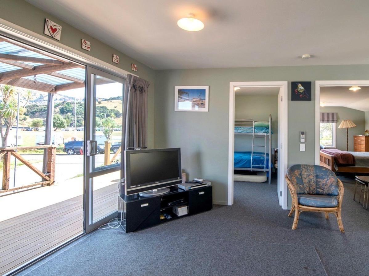 Bay Bliss - Akaroa Holiday Home ภายนอก รูปภาพ